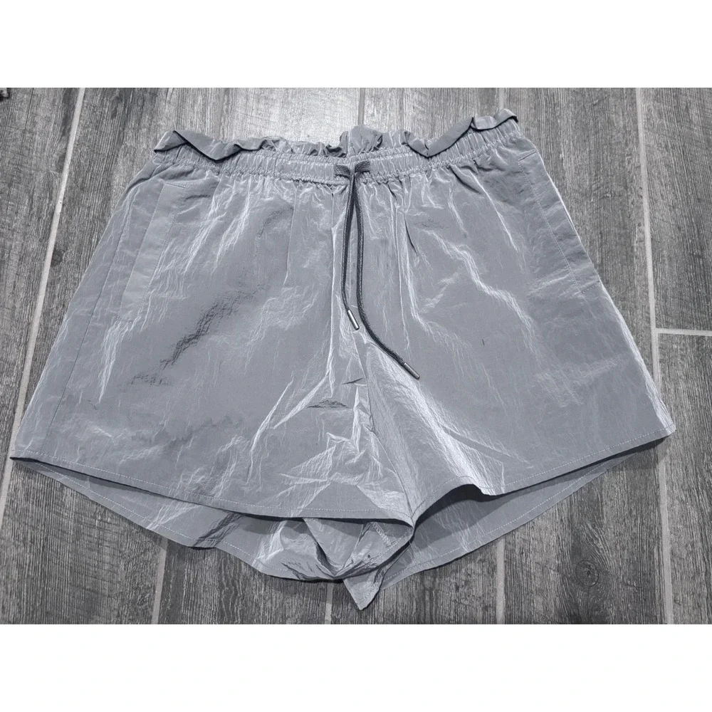 Varley TULAIR HIGH RISE SHORT 3
SHIMMER SHELL Size Large Nylon Drawstring‎ - Picture 3 of 6